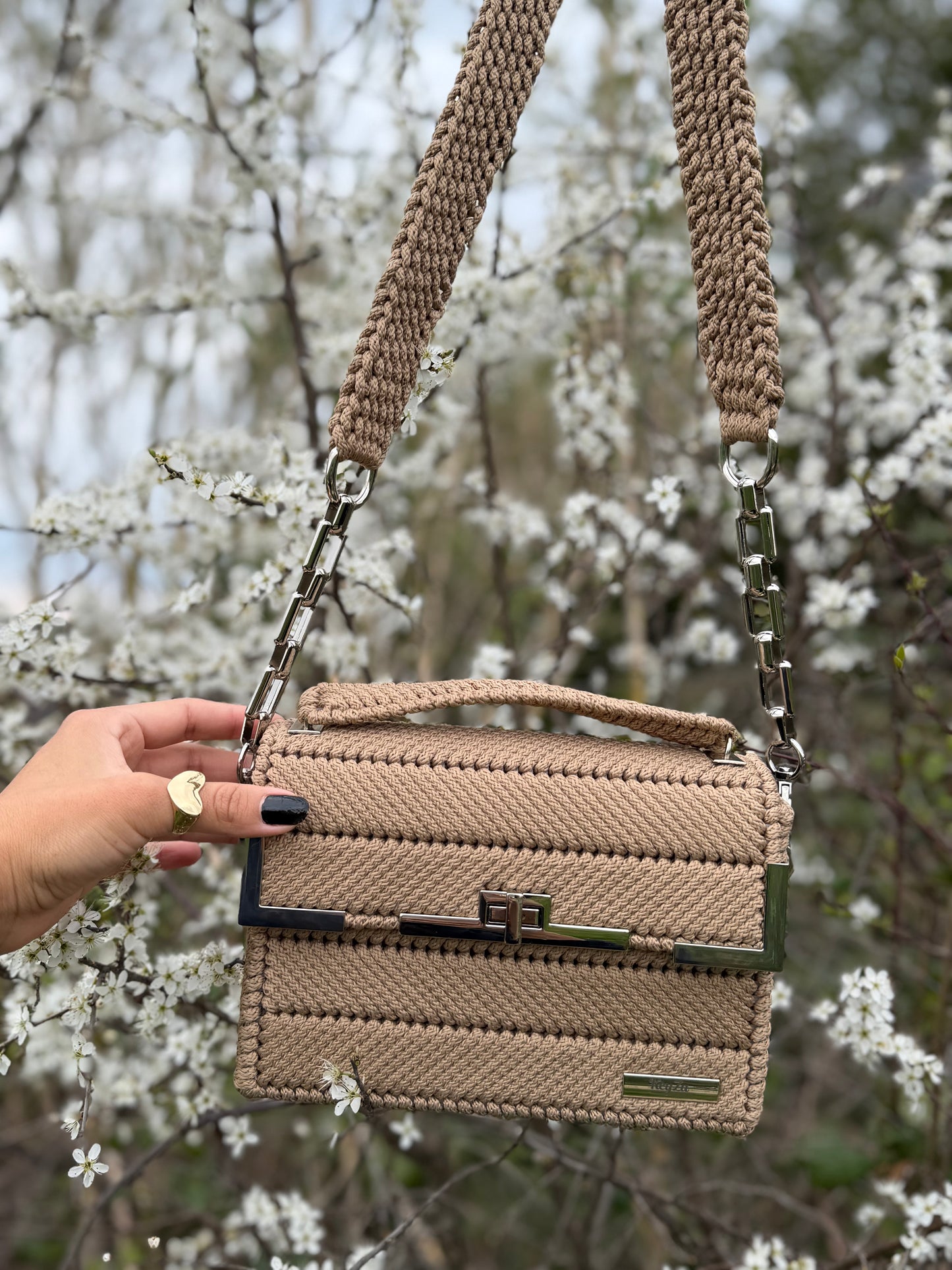 Golden sand (warm beige)