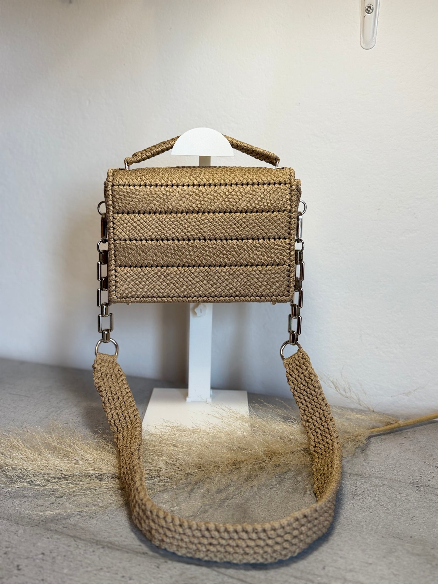 Golden sand (warm beige)