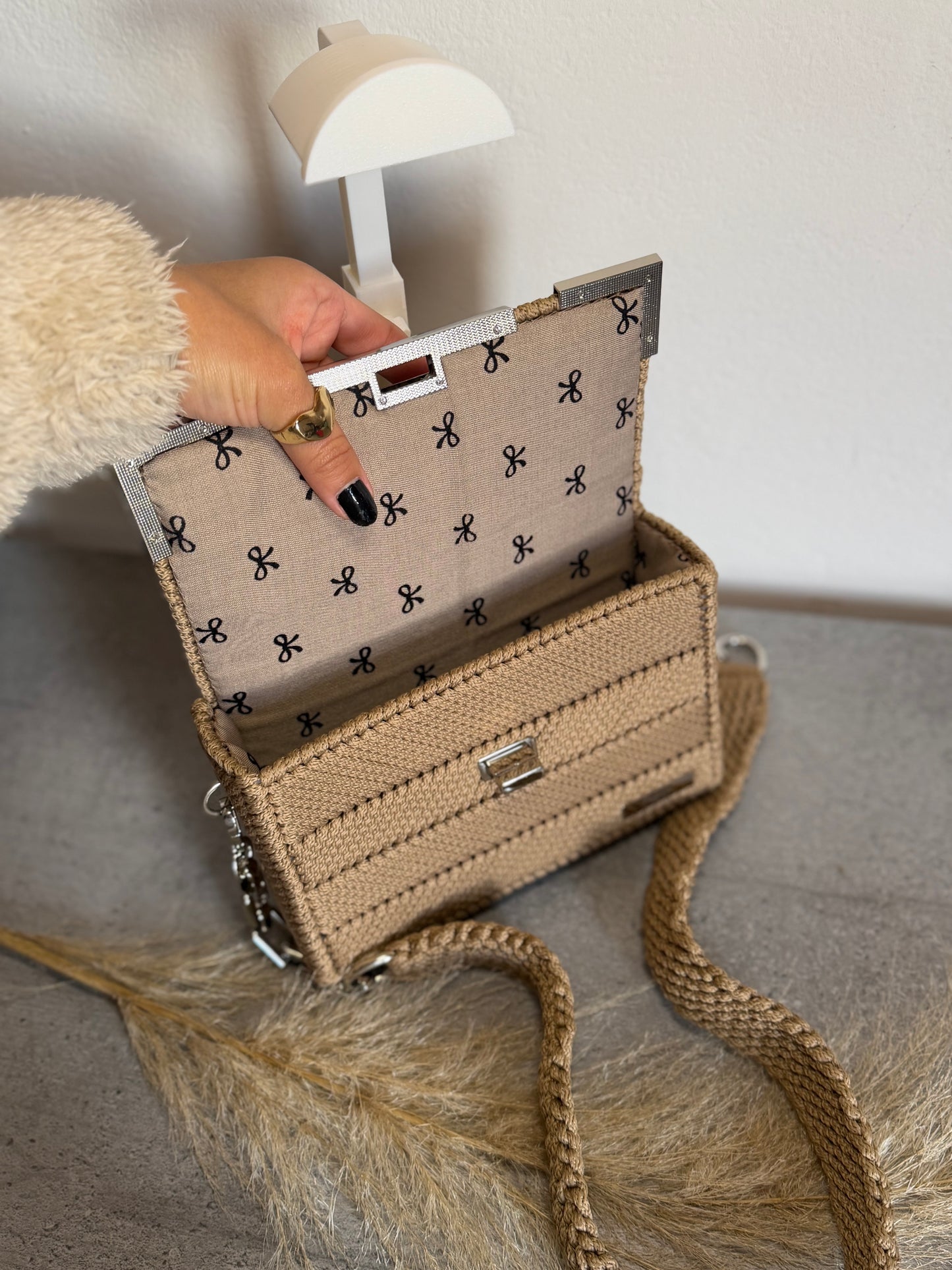 Golden sand (warm beige)