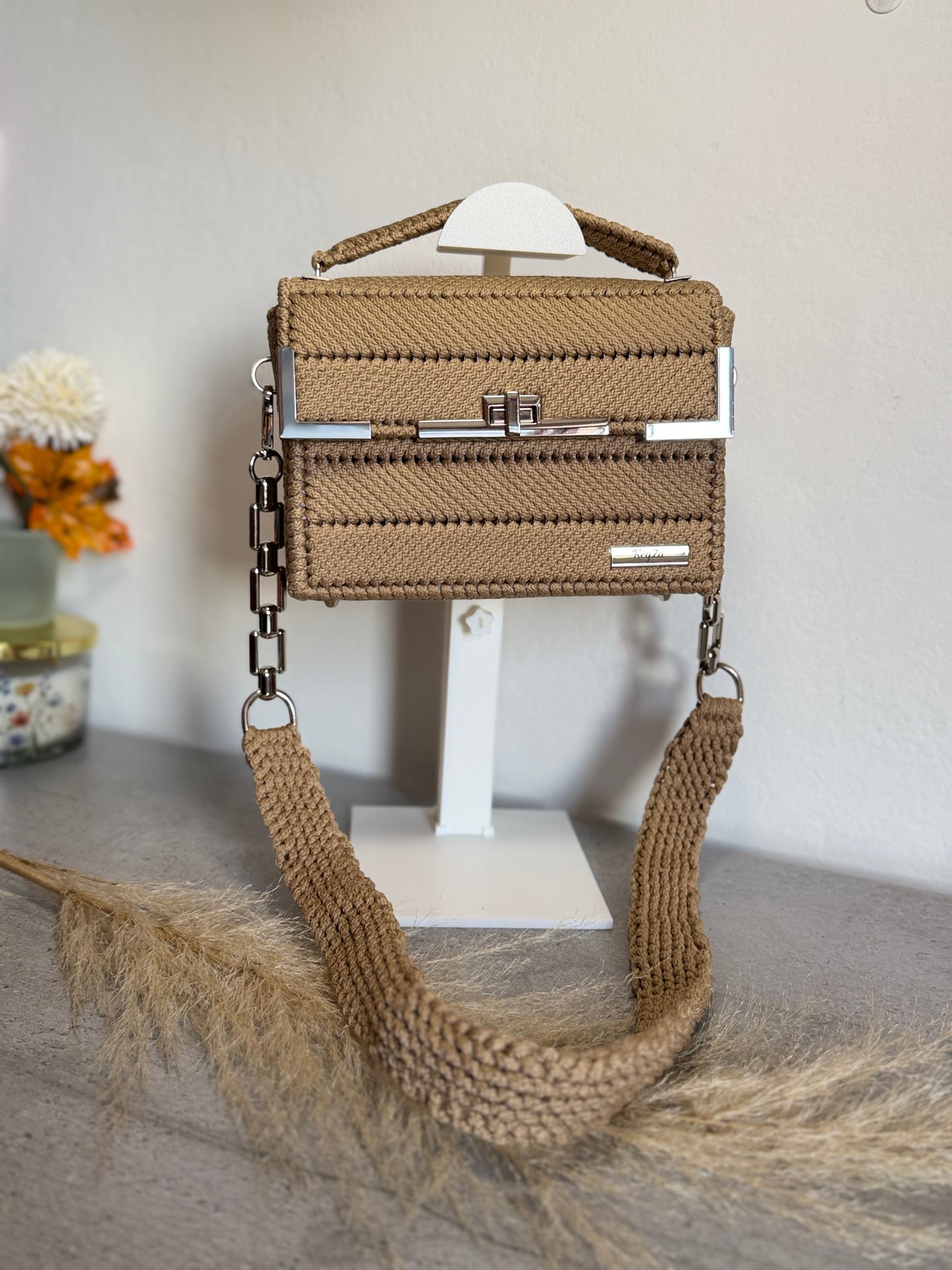 Golden sand (warm beige)